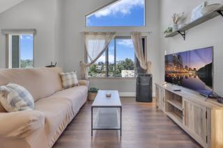 Point Loma 2BR Townhome w Parking in Prime Location - 8