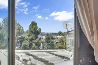 Point Loma 2BR Townhome w Parking in Prime Location - 5