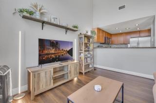 Point Loma 2BR Townhome w Parking in Prime Location - 4