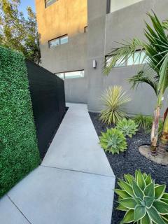 Private Rooftop Retreat with Stunning City Views - 8