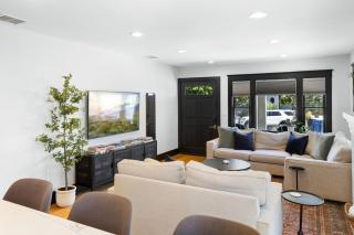 Charming 2BR in Heart of LA with Spacious Backyard - 4