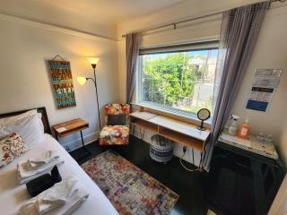 Studio w Private Entrance Convenient and Cozy - 7