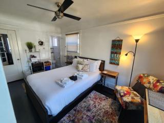 Studio w Private Entrance Convenient and Cozy - 6