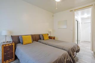 Westwood UCLA 2BR, 1BA Cozy Condo w Amenities - 5