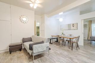 Westwood UCLA 2BR, 1BA Cozy Condo w Amenities - 4