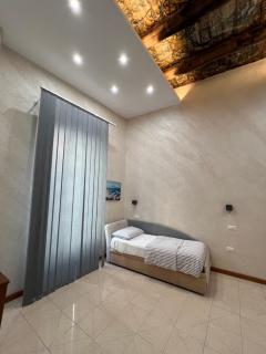 La cartolina di Napoli free parking for small cars only - 8