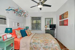 Old Town 1BR Short Drive to Downtown and Beaches 4.5 - 7