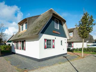 Villa in Callantsoog with Whirlpool and Beach - 4
