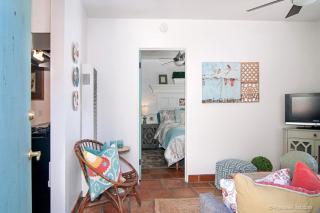 Cute Old Town Cottage near Downtown Beaches - 5