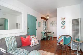 Cute Old Town Cottage near Downtown Beaches - 4