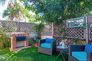 Cute Old Town Cottage near Downtown Beaches - 3