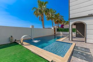 NEAR BY THE LAND OF LEGENDs , PRİVATE POOL WİTH JAKUZZİ VİLLA MOON - 1