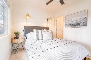 Pacific Beach Cottage 2 Walk to the Beach and Bay - 0