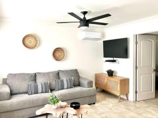 Pacific Beach Cottage 2 Walk to the Beach and Bay - 5