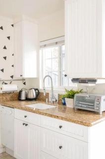 Pacific Beach Cottage 2 Walk to the Beach and Bay - 1