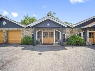 Calm and Spacious Retreat Family Ready Escape - 9