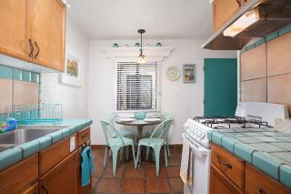 Old Town 1BR Short Drive to Downtown and Beaches 2.5 - 6