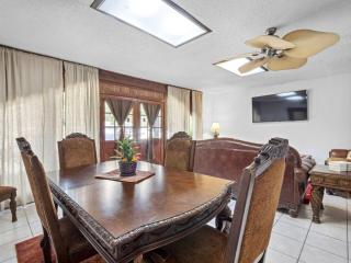 Calm and Spacious Retreat Family Ready Escape - 3