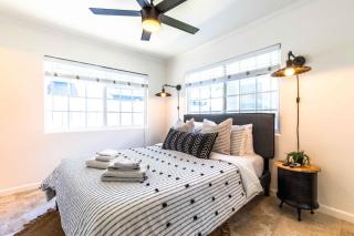 Pacific Beach Cottage 3 Walk to the Beach and Bay - 0