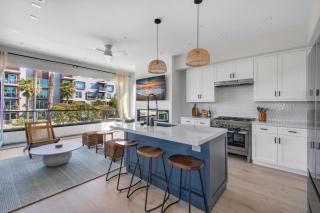 Beachfront Bliss in HB Luxury Ocean View Rental - Huntington Beach - 8