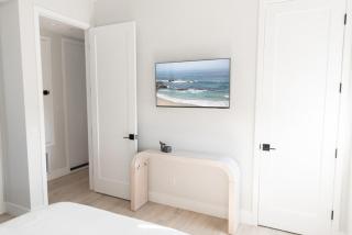 Beachfront Bliss in HB Luxury Ocean View Rental - Huntington Beach - 7