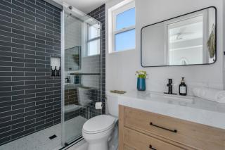 Beachfront Bliss in HB Luxury Ocean View Rental - Huntington Beach - 6