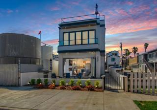 Beachfront Bliss in HB Luxury Ocean View Rental - Huntington Beach - 4