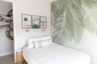 Beachfront Bliss in HB Luxury Ocean View Rental - Huntington Beach - 3