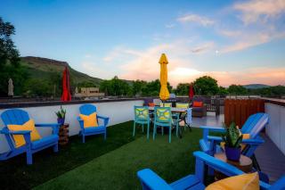 Million Dollar Rooftop MTN Views -2 King Beds-DT Golden - Golden - 3