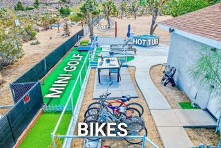Private Rooms Hot Tub Fire Pit Bar Mini Golf - Joshua Tree - 1