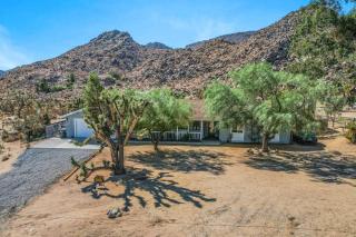 Secluded Big Cozy Escape for Couples and Families - 1