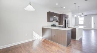 Upscale King 3BR Townhouse in Pineville - Charlotte - 8