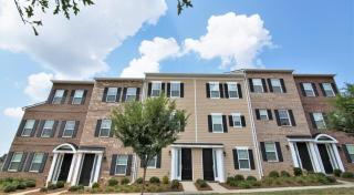 Upscale King 3BR Townhouse in Pineville - 7