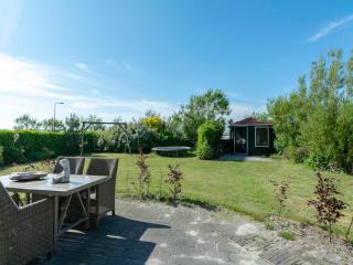 Cozy Villa with Sun Lounger by Belvilla - Callantsoog - 1