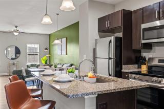 Upscale King 3BR Townhouse in Pineville - Charlotte - 1