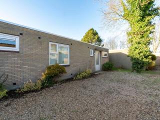 Bungalow in Sint Maartenszee near Beach - Sint Maartensvlotbrug - 6