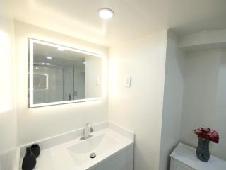 Serene Niagara Inn - 5