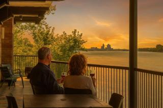 Elegant Riverside Escape Bottom-Floor Haven - Louisville - 9
