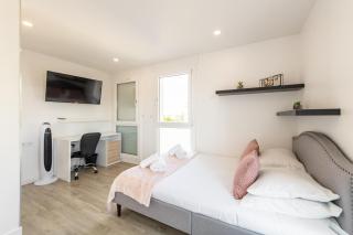 Large 4 Bedroom Apartment near metro - only 30 minutes to Paris and Disneyland - 1