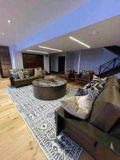 Exclusive Villa with Expansive Space & Private Bar - 6