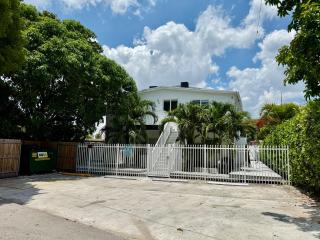 Renzzi Villas - Miami - 7