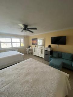 Coral Sands Inn - 9
