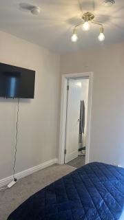 Free Parking 8-Min Walk to Principality and City Centre - 3