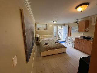 Cozy Guesthouse Close to Mall & Skytrain - Vancouver - 0