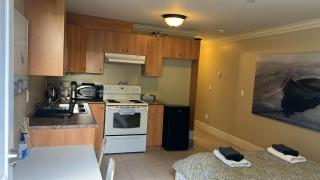 Cozy Guesthouse Close to Mall & Skytrain - Vancouver - 7
