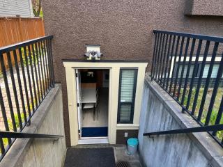 Cozy Guesthouse Close to Mall & Skytrain - Vancouver - 3