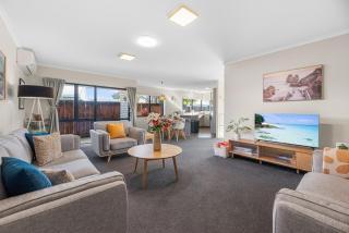 Papamoa Waves - Seaside Getaway - Papamoa - 0