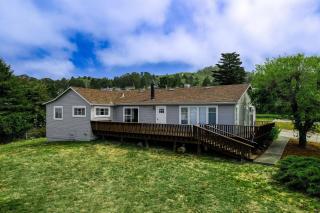 Harborlight House Coastal Comfort with Filtered Ocean Views walk to Harbor - El Granada - 8