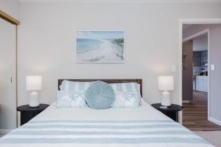 Harborlight House Coastal Comfort with Filtered Ocean Views walk to Harbor - El Granada - 6