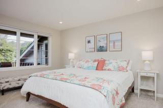 Harborlight House Coastal Comfort with Filtered Ocean Views walk to Harbor - El Granada - 3